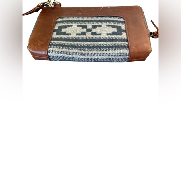 Pendleton Wool Wristlet Leather Zip Pouch Southwestern Geometric Pattern - Picture 3 of 4